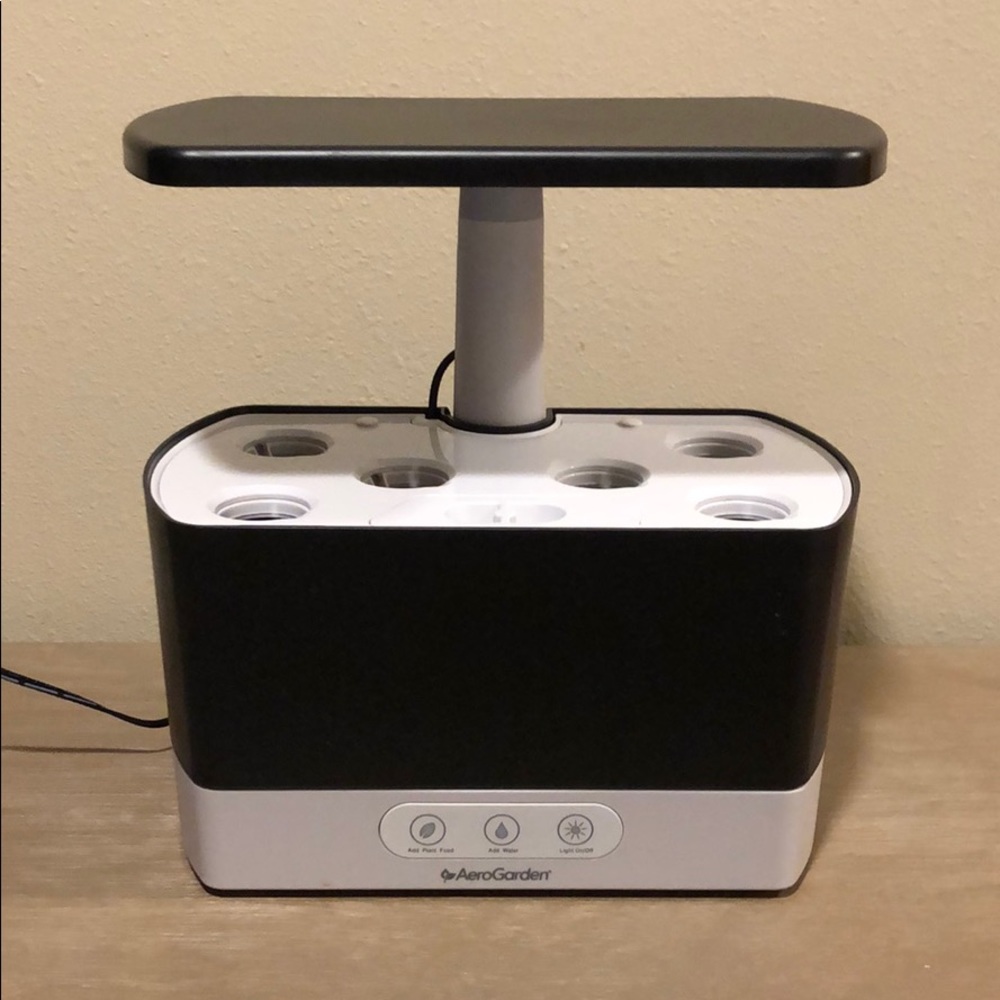 Aerogarden Harvest - Hydroponic Garden System